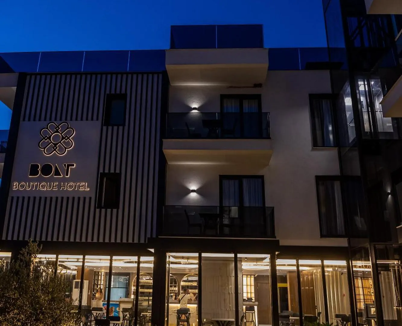 Bolt Boutique Hotel Lezhë 4*,
