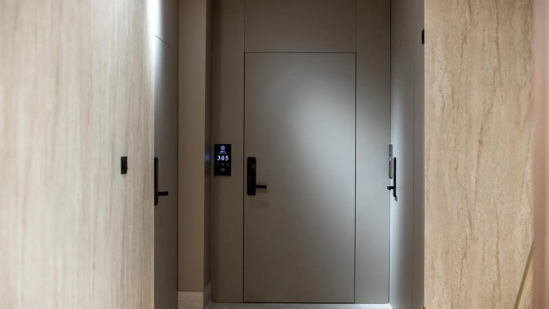 Bolt Boutique Hotel Lezhe 4*,
